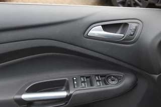 Ford C-MAX Ford C-MAX 1.0 Titanium / Trekhaak / Navigatie / Parkeerhulp V+A / 17'' / Stuur + Stoelverwarming / Elektr. achterklep / Getint glas / Cruise Control - afbeelding nr 32