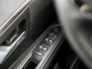 Peugeot 5008 Automaat (APPLE CARPLAY, MEMORY SEATS, STOELVERWARMING, LEDER, 360 CAMERA, KEYLESS, GETINT GLAS, DAB+, NIEUWE APK, NIEUWSTAAT) - afbeelding nr 25