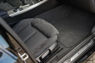 BMW 1 Serie BMW 1-serie M140i LCI2 | Navi Pro | Camera | HK | Stuurverwarming | Alcantara | Adaptief onderstel | 5-deurs - afbeelding nr 49