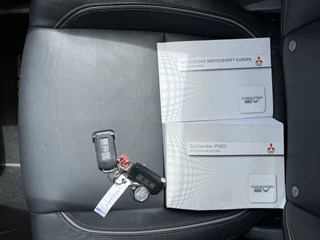 Mitsubishi Outlander Mitsubishi Outlander 2.0 PHEV Instyle+ 203 pk 4WD AUT. | 1e eigenaar | dealer onderhouden | navigatie | trekhaak | leder interieur - afbeelding nr 40