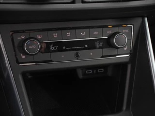 Volkswagen Polo Volkswagen Polo 1.0 TSI 110pk Highline Navigatie Apple Carplay/Android Auto Parkeersensoren Stoelverwarming Ledverlichting Getinte ramen Climate Control - afbeelding nr 19