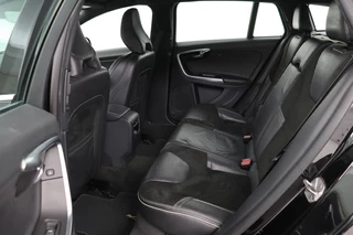 Volvo V60 Volvo V60 2.0 T3 R-Design | Dealer onderhouden |  Stoelverwarming | Xenon | Trekhaak | Navigatie | Leder/Alcantara | Parkeerhulp | Bluetooth | Cruise control - afbeelding nr 6