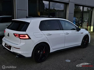 Volkswagen Golf Volkswagen Golf 2.0 TSI GTI Black Style Panorama/HUD/H&K/Leder - afbeelding nr 2