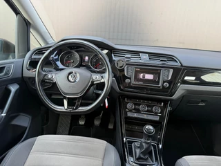 Volkswagen Touran Volkswagen Touran 1.2 TSI Highline 7p|Carplay|Allseasonbanden - afbeelding nr 3