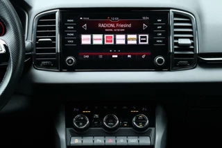 Škoda Karoq Skoda Karoq 1.5 TSI / 150 PK / DSG / Sportline / Black Edition / Panorama / Virtual Cockpit / Camera / Cruise Control / Trekhaak / 18