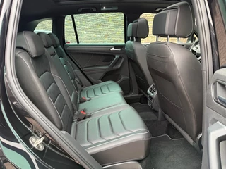 Volkswagen Tiguan Volkswagen Tiguan 1.5 TSI DSG 2x R-LINE Panodak Leer Trekhaak 20 Inch - afbeelding nr 24