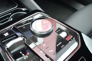 BMW 5 Serie BMW 5-serie 530e M-SPORT PRO 300PK (nieuw model) | PANORAMA DAK | M-SPORT PAKKET | M-SPORT AERODYNAMICA |  M-SPORT NAPPALEDEREN STUURWIEL MET SPORTBOOST FUNCTIE | BMW SHADOWLINE ADAPTIEVE LED KOPLAMPEN | ELEKTRISCH BEDIENBARE ACHTERKLEP |  BMW INDIVIDIUAL HIGH GLOSS EXTERIEUR RAAMLIJST AFWERKING | BMW LIVE COCKPIT PROFESSIONAL | ELEKTRISCH VERSTELBARE VOORSTOELEN MET VENTILATIE / VERWARMING EN GEHEUGEN OP DE BESTUURDERSSTOEL |  ACHTERBANKVERWARMING | 4-ZONE CLIMATE CONTROL | DONKER GETINTE ACHTERRUITEN | DONKERE HEMELBEKLEDING | DRIVE ASSISTANT | HARMAN KARDON Hi-Fi GELUIDSSYSTEEM| DRAARLOZE TELEFOONLADER | DRAADLOOOS APPLE CARPLAY / ANDROID AUTO | KLASSE 3 ALARM | COMFORT ACCESS | 20