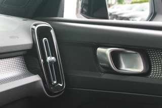 Volvo XC40 Volvo XC40 T4 Recharge R-Design | Parkeercamera | Stoelverwarming | Leder | Electr. Stoelen | Glossy Black | Keyless - afbeelding nr 35