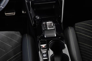 Peugeot 2008 Peugeot 2008 1.2 PureTech 130 PK GT - Automaat | Dig. Cockpit | Adapt. Cruise | Elek. stoel | Stoelverw. | PDC | Camera | NAV+App. Connect | Auto. Airco | LM 17