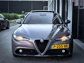 Alfa Romeo Giulia Alfa Romeo Giulia 2.0T Super | PANORAMADAK | KEYLESS | DNA | LANE ASSIST | VOL OPTIES! - afbeelding nr 6