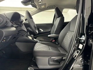 Toyota Yaris Toyota Yaris 1.5 Hybrid 115 Business | Parkeersensoren voor + achter | Stuurverwarming | Stoelverwarming - afbeelding nr 19