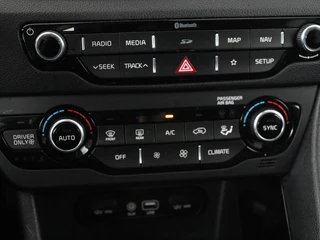Kia Niro Kia Niro 1.6 GDi Hybrid DynamicLine | Carplay | Camera |  Half leder | Navigatie | Climate control | Cruise control | Bluetooth - afbeelding nr 20