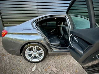 BMW 3 Serie BMW 3 Serie 320i AUT|SPORTLEER|CAMERA|CARPLAY|HiFi - afbeelding nr 49