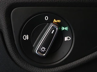 Volkswagen Touran Volkswagen Touran 1.0 TSI Comfortline | 7-persoons | Navigatie | Afn. Trekhaak | S - afbeelding nr 25