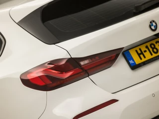 BMW 1 Serie Automaat (VIRTUAL COCKPIT, APPLE CARPLAY, GROOT NAVI, STUUR/STOELVERWARMING, ADAPTIVE CRUISE, LEDER, CAMERA, SPORTSTOELEN, DAB+, GETINT GLAS, NIEUWSTAAT) - afbeelding nr 33