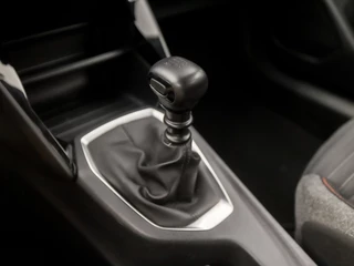 Peugeot 2008 (APPLE CARPLAY, LANE ASSIST, SPORTSTOELEN, PARKEERSENSOREN, CRUISE, DAB+, NIEUWE APK, NIEUWSTAAT) - afbeelding nr 10