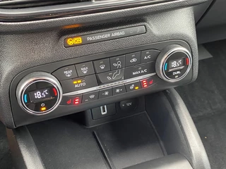 Ford Focus Ford Focus 1.0 ECOB. ST LINE. BNS NAV CRUISE CARPLAY STOELVW CAMERA PDC LMV - afbeelding nr 16