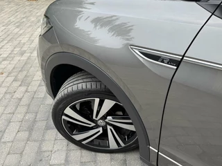 Volkswagen T-Cross Volkswagen T-Cross 1.0 TSI R-line Automaat | LED | Trekhaak |  Getint glas | Climate control | Cruise control adaptief | Lane assist | Dode hoek detectie | DAB | Navigatiesysteem | Inklapbare spiegels | Parkeersensoren voor en achter - afbeelding nr 60