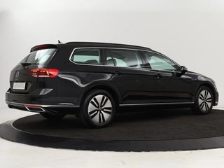Volkswagen Passat Volkswagen Passat 1.4 TSI PHEV GTE | Stoelverwarming | Camera |  Adaptive cruise | Matrix LED | Massage | Carplay | Navigatie | Side Assist - afbeelding nr 29