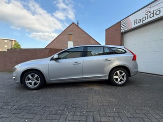 Volvo V60 Volvo V60 2.0 D4 MOMENTUM EURO 6 Dealer onderhouden 181PK - afbeelding nr 2