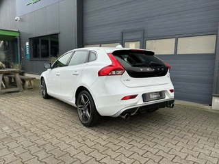 Volvo V40 Volvo V40 2.0 T2 R-Design Dealeronderhouden! Airco/ Bluetooth/ Cruise Control!! - afbeelding nr 3