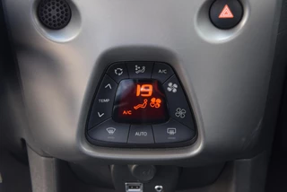 Toyota Aygo Toyota Aygo 1.0 VVT-i x-cite | Schuif-kanteldak | Cruise control | Apple carplay | - afbeelding nr 21