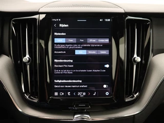 Volvo XC60 Volvo XC60 T6 PLUG-IN HYBRID PLUS DARK SCHUIFDAK CAMERA HARMAN KARDON ACC B - afbeelding nr 22