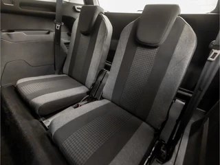 Peugeot 5008 (APPLE CARPLAY, GROOT NAVI, PARKEERSENSOREN, LANE ASSIST, SPORTSTOELEN, TREKHAAK, CRUISE, DRAADLOZE TELEFOONLADER, NIEUWE APK, NIEUWSTAAT) - afbeelding nr 15
