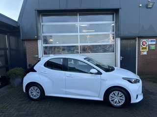 Toyota Yaris Toyota Yaris 1.5 Hybrid Active CARPLAY/ECC *ALL-IN PRIJS* - afbeelding nr 2