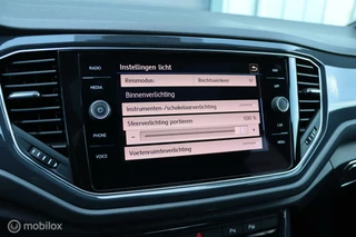 Volkswagen T-Roc Volkswagen T-Roc 1.5 TSI R-Line / Navi / Pano / Beats audio - afbeelding nr 26