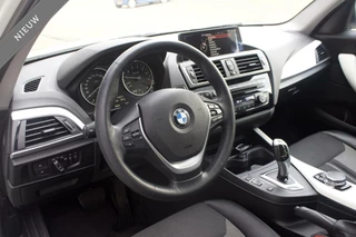 BMW 1 Serie BMW 1-Serie 118i Urban| Parelmoer Wit - Schuifdak - Navi Pro - afbeelding nr 2