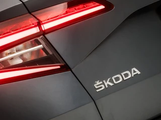 Škoda Karoq 150Pk Automaat (APPLE CARPLAY, GROOT NAVI, CAMERA, TREKHAAK, SPORTSTOELEN, GETINT GLAS, PARKEERSENSOREN, CRUISE, NIEUWSTAAT) - afbeelding nr 28