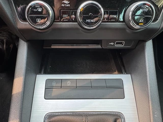 Škoda Octavia Škoda Octavia Combi 1.6 TDI Greentech Clever Edition Lichtmetalen velgen/Cruise Control/Parkeersensoren - afbeelding nr 28