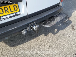 Volkswagen Crafter Volkswagen Crafter 140pk L4H3 Trekhaak Airco Cruise Camera Parkeersensoren Euro6 L3H2 15m3 Airco Trekhaak - afbeelding nr 9