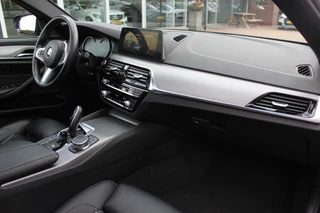 BMW 5 Serie BMW 5 Serie Touring 520d High Exe. M Sport / Panoramadak / Camera / Head-up / 19'' / Leder / Navigatie / Stoelverwarming / Cruise Control - afbeelding nr 13