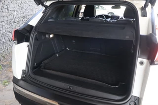 Peugeot 3008 Peugeot 3008 1.6 e-THP GT Line | Geen import | Luxe stoelen | Trekhaak - afbeelding nr 9
