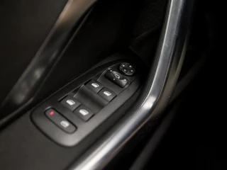 Peugeot 2008 Peugeot 2008 1.2 PureTech Sport Automaat (APPLE CARPLAY, NAVIGATIE, CAMERA, CLIMATE, LEDER, SPORTSTOELEN, PARKEERSENSOREN, CRUISE, LM VELGEN, NIEUWSTAAT) - afbeelding nr 22
