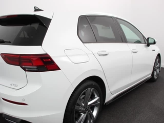 Volkswagen Golf Volkswagen Golf 1.5 eTSI 150pk DSG R-Line | Panorama dak | Navigatie | Apple Carplay/Android Auto | Climate Control | Camera | Dab | Extra Getint Glas | Adaptive Cruise Control | Virtual Cockpit | Lichtmetalen Velgen - afbeelding nr 27