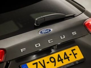 Ford Focus Automaat (APPLE CARPLAY, GROOT NAVI, STUUR/STOELVERWARMING, GETINT GLAS, SPORTSTOELEN, CAMERA, KEYLESS, LANE ASSIST, NIEUWSTAAT) - afbeelding nr 29