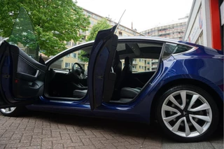 Tesla Model 3 Tesla Model 3 Long Range AWD 75 kWh Dual Motor | Nederlandse BTW auto | 351 pk | Panorama | Auto Pilot | Leer | Electrische stoelen met memory en verwarming | 19inch sportvelgen - afbeelding nr 3