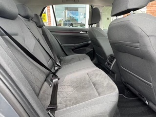 Volkswagen Golf Volkswagen Golf 1.5 TSI 110kW l Panoramadak l Navi l Adap. Cruise l Sportstoelen l Stoelverwarming V&A - afbeelding nr 17