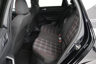 Volkswagen Polo Volkswagen Polo 2.0 TSI GTI (STOELVERWARMING, NAVIGATIE, AUTOMAAT, CRUISE ADAPTIEF, PARKEERSENSOREN, NL-AUTO) - afbeelding nr 11