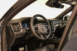 Volvo V60 Volvo V60 2.0 T6 Recharge AWD R-Design HEICO | PANO | B&W - afbeelding nr 10