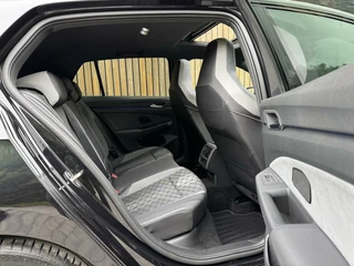 Volkswagen Golf Volkswagen Golf 1.5 eTSI R-Line Automaat | Panoramadak | LED | Black Style | Harman/Kardon HiFi | Achteruitrijcamera | Sfeerverlichting | Trekhaak afneembaar | Adaptieve cruise control | Parkeersensoren voor en achter - afbeelding nr 45