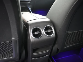 Mercedes-Benz GLA Mercedes-Benz GLA 200 AMG // Camera // Sfeerverlichting // Night Pakket // Augmented Reality // Carplay // 19