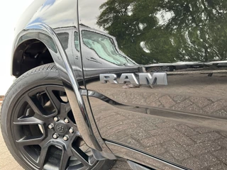 Dodge Ram 1500 Dodge Ram 1500 5.7 V8 4x4 Crew Cab Laramie Pano Full Navi SideSteps Trekhaak Luchtvering - afbeelding nr 14