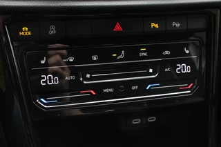 Volkswagen T-Roc Volkswagen T-Roc Cabrio 1.5 TSI 150pk DSG R-Line | Navigatie | Apple Carpaly/Android Auto | Parkeersensoren | Camera | Adaptive Cruise Control | Stoelverwarming | Climate Control - afbeelding nr 21