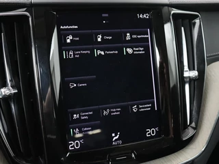 Volvo XC60 Volvo XC60 2.0 T8 Twin Engine AWD Inscription | Panoramadak |  Trekhaak | Leder | Camera | Carplay | Navigatie | Full LED | Climate control - afbeelding nr 28