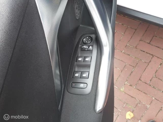 Peugeot 2008 Peugeot 2008 1.2 PureTech 110 Allure EAT8 AUTOMAAT+PARELMOER LAK+ECC+NAVI - afbeelding nr 20