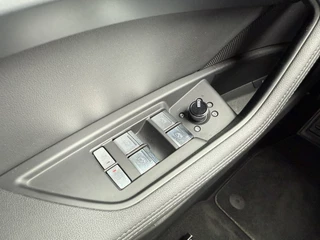Audi e-tron Audi e-tron e-tron 50 quattro Launch edition plus 71 kWh | Panoramadak | Apple Carplay - afbeelding nr 18